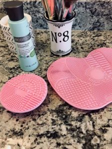 cleaning-makeup-brushes