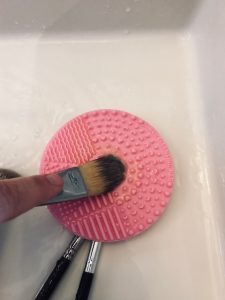 silicone-makeup-brush-cleaning-mat