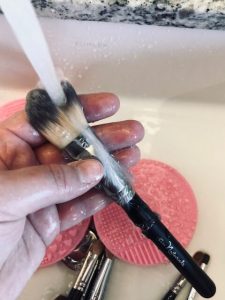 clean-makeup-brushes