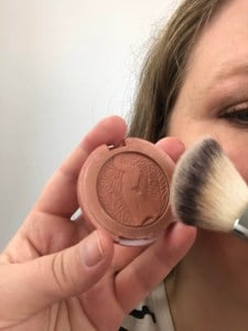 how-to-apply-stick-foundation