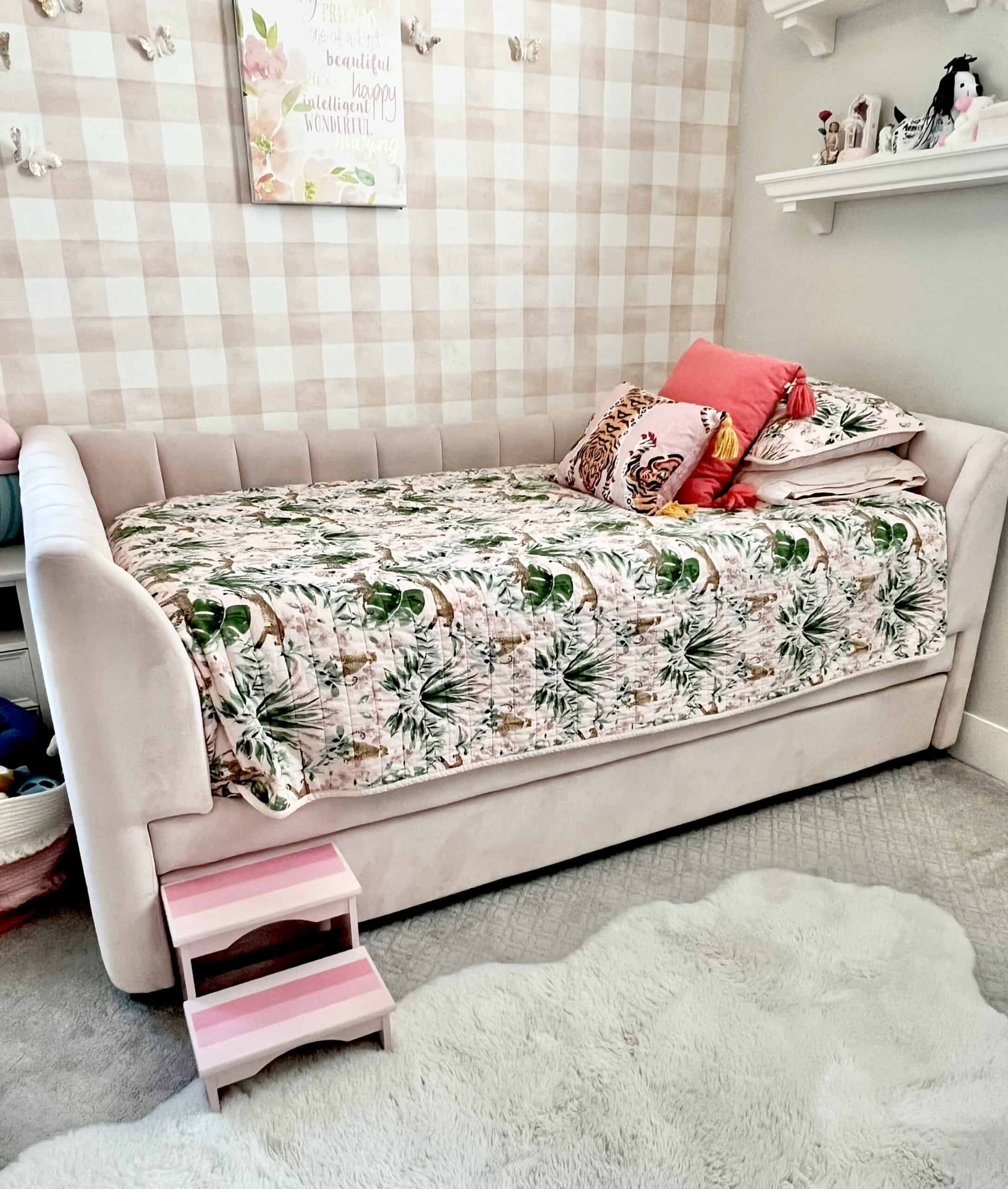 pink girl's bedrooom